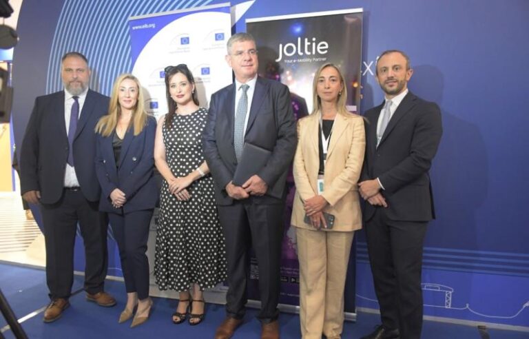 Η ΕΤΕπ επενδύει έως €17,5 εκατ. μέσω του InvestEU για την ανάπτυξη δικτύου φόρτισης ηλεκτρικών οχημάτων σε Ελλάδα και Κύπρο