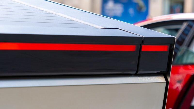 Tesla Solar Roof: Μεγάλη υπόσχεση, μικρή πραγματικότητα