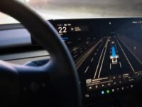Tesla FSD: 10 δισ. μίλια — τι σημαίνει πραγματικά