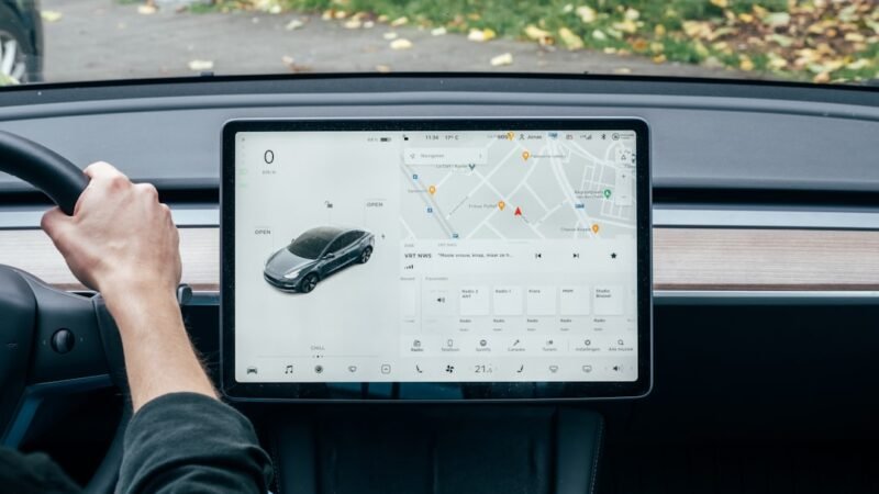 Tesla FSD: Υποχρεωτική αξιολόγηση σε κάθε παρέμβαση οδηγού